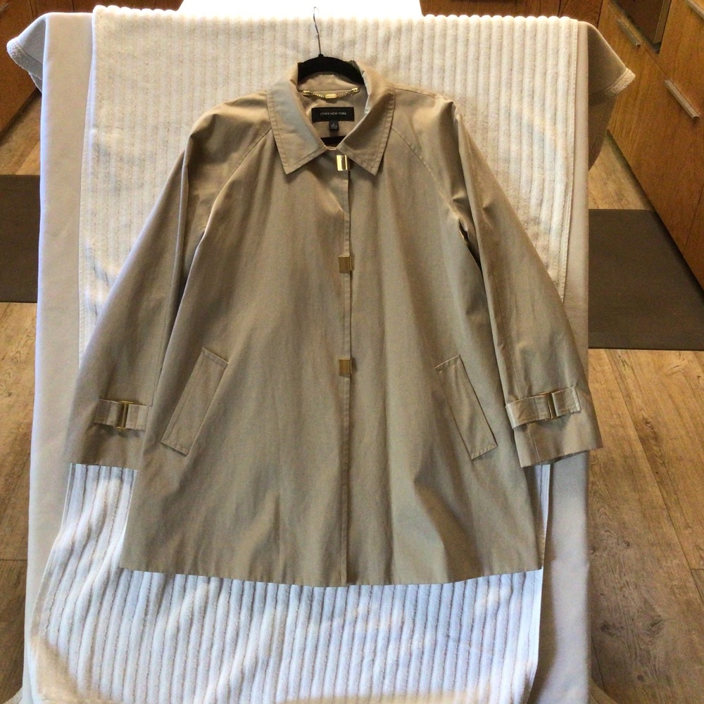 Jones New York semi trench coat size L